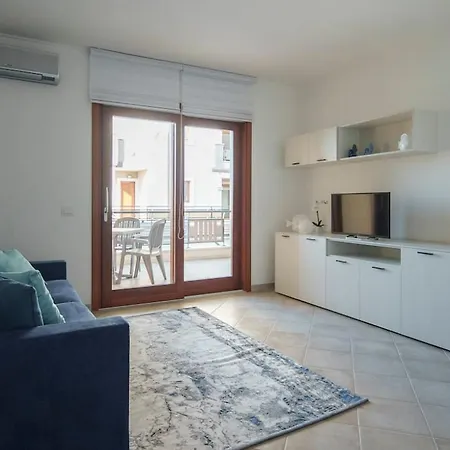 Apartment Stylish 2-bedroom Getaway, Luxurious & Conveniently Located To Experience The Pulse Of The *