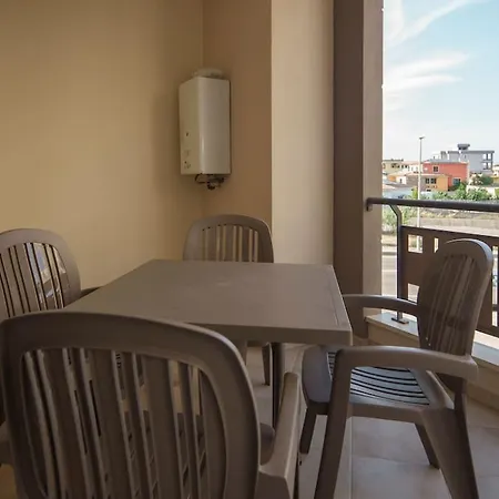 Stylish 2-bedroom Getaway, Luxurious & Conveniently Located To Experience The Pulse Of The Apartment *