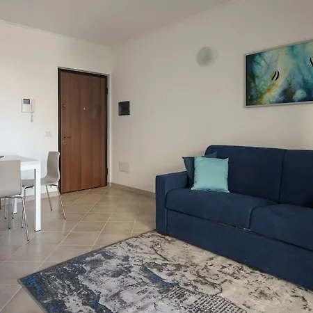 Stylish 2-bedroom Getaway, Luxurious & Conveniently Located To Experience The Pulse Of The Montreal