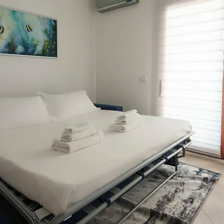 Stylish 2-bedroom Getaway, Luxurious & Conveniently Located To Experience The Pulse Of The דירה *